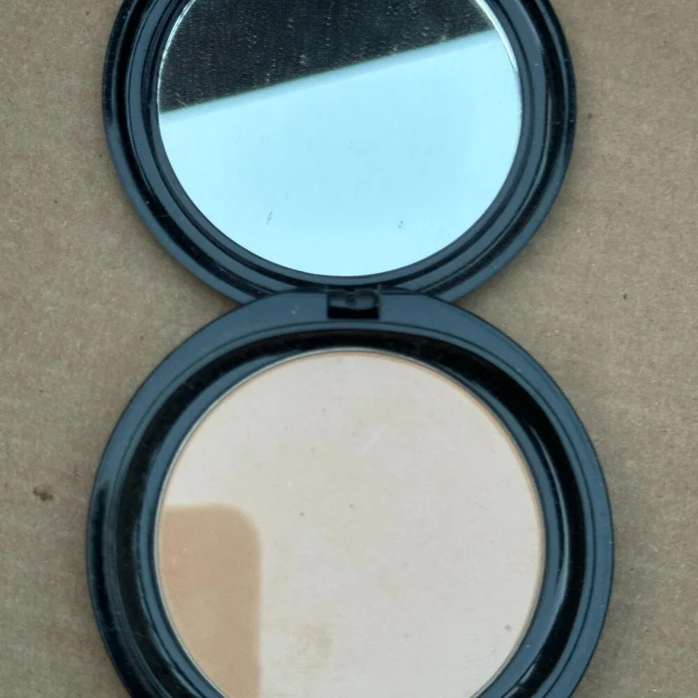 OSP Cosmetics Oil Free Pressed Powder in Matte Honey